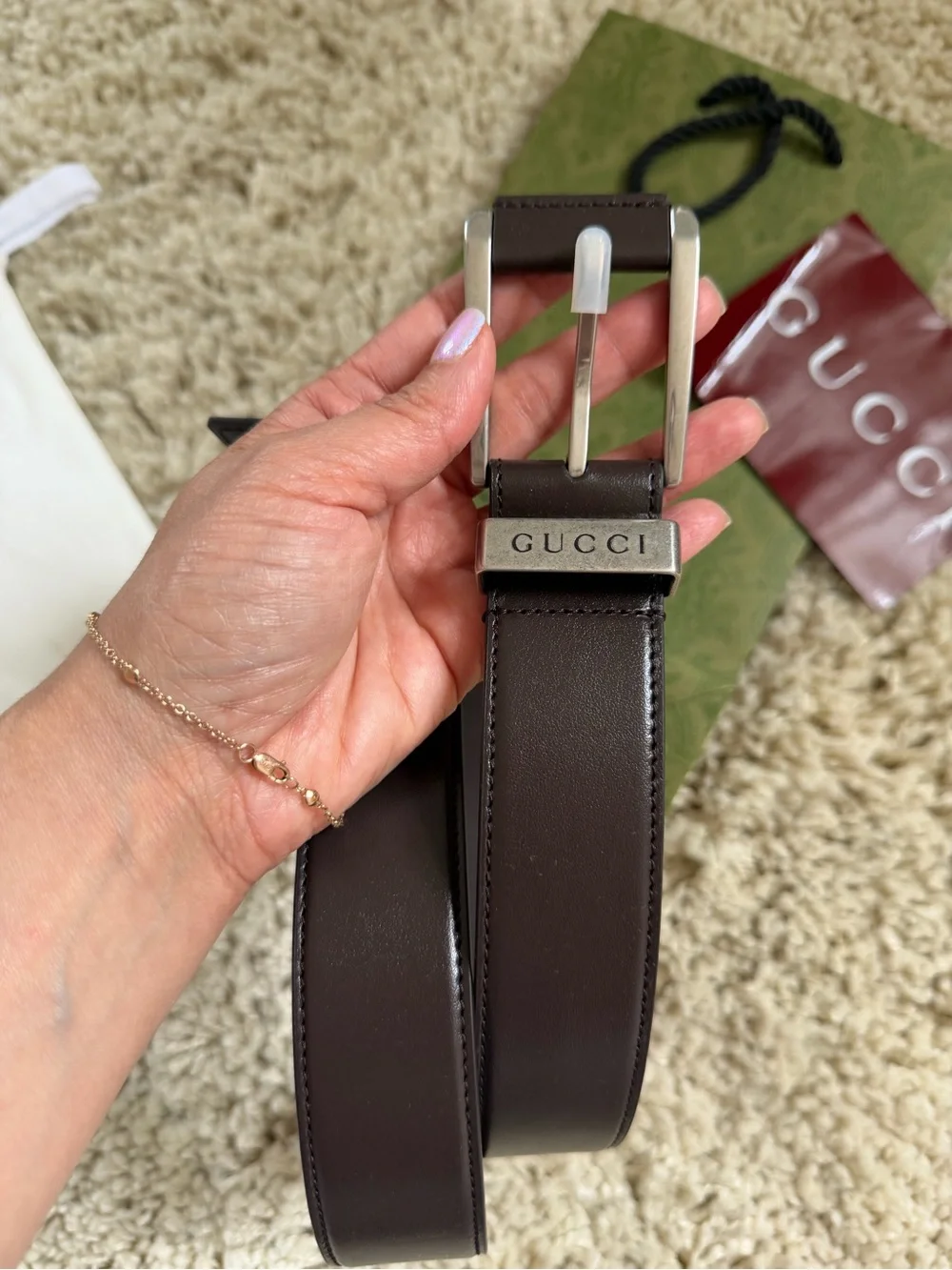 Gucci White Drawstring Dust Bag with Green and Burgundy Packaging